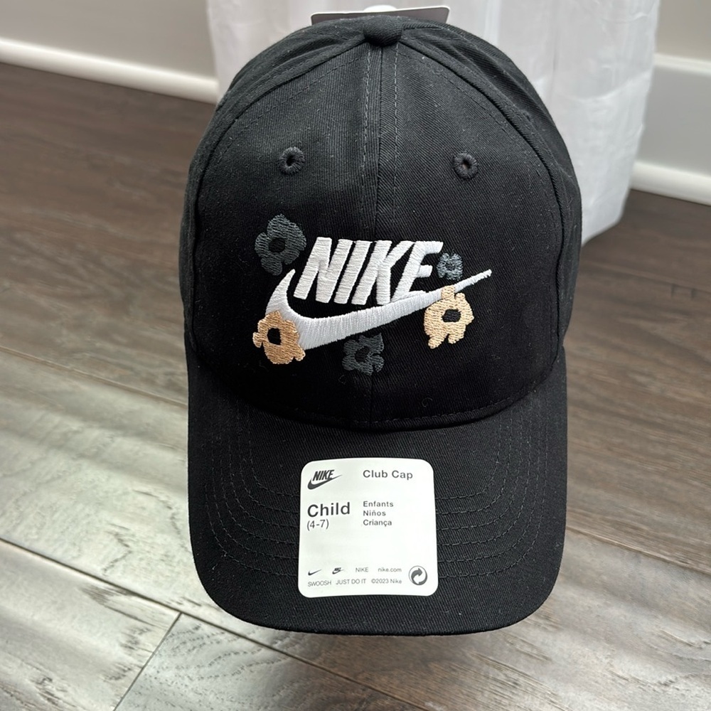 Nike Club baseball cap,embroidered Nike swoosh logo & flowers,6 vent,velcro back
